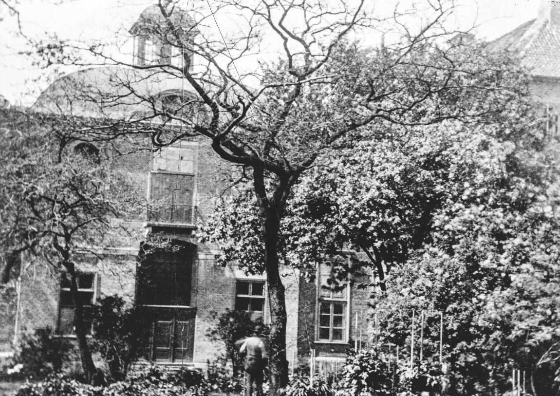 Den gamle Botaniske Have bag Charlottenborg, Kongens Nytorv.