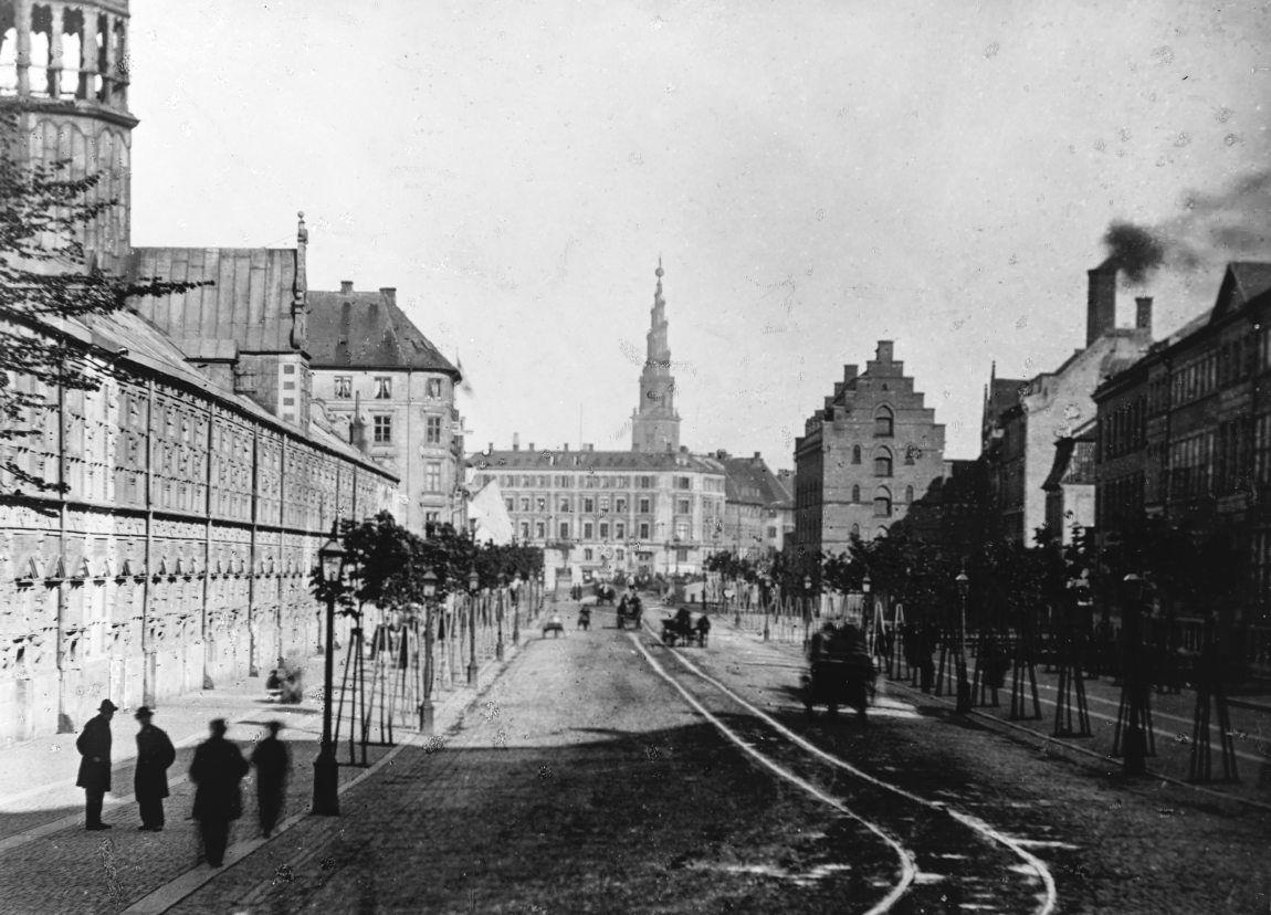 Børsen med Frelser Kirke i baggrunden