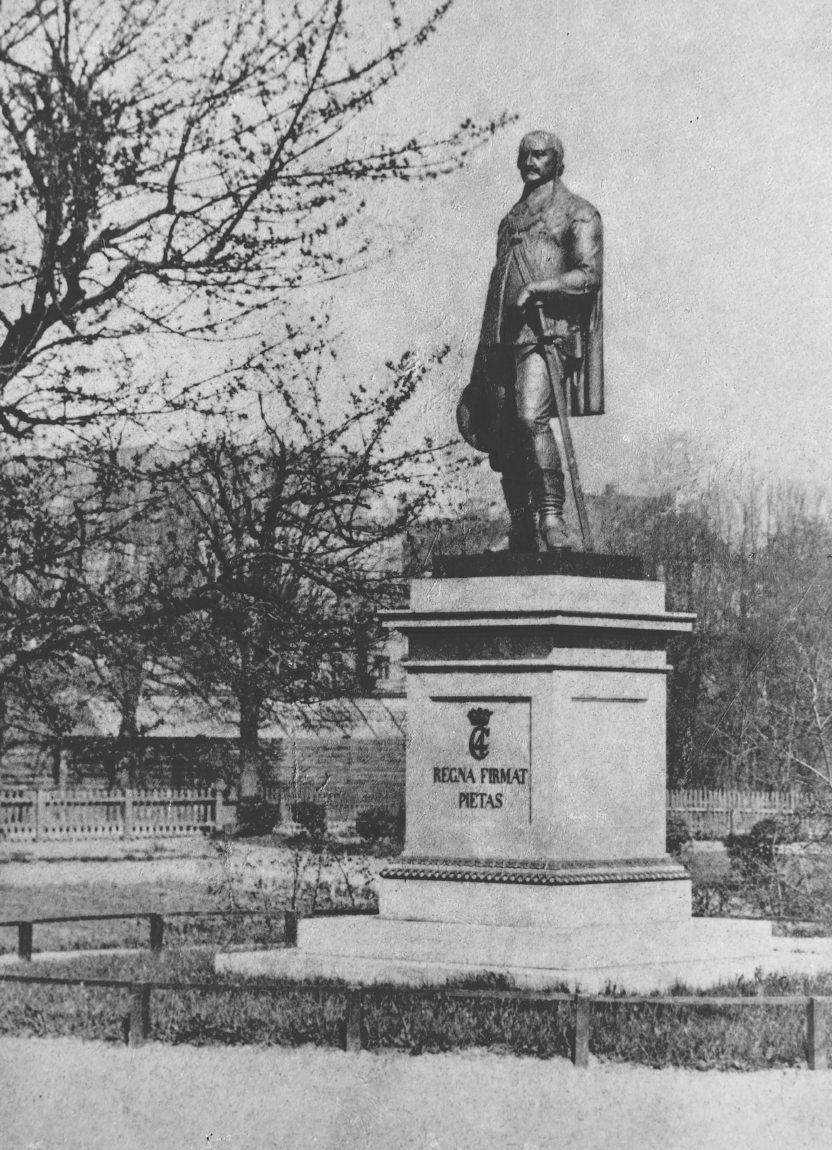 Christian d. 4. statue