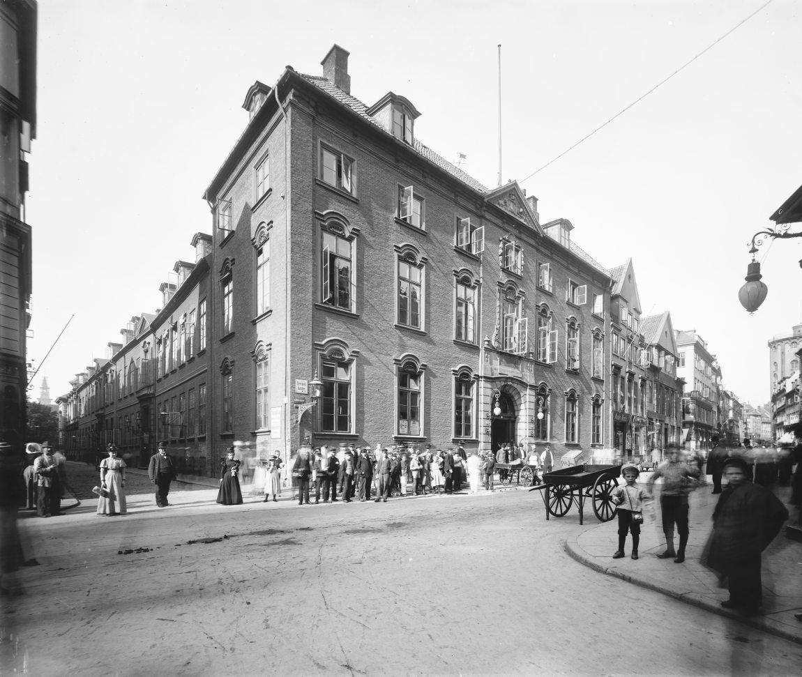 Hjørnet af Købmagergade og Valkendorfsgade. Posthuset.