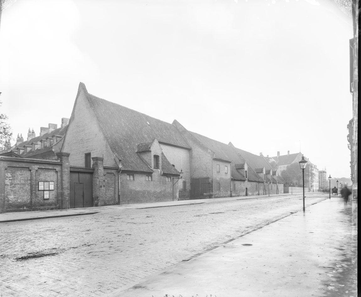 Gl. Artillerikaserne. Vester Voldgade.