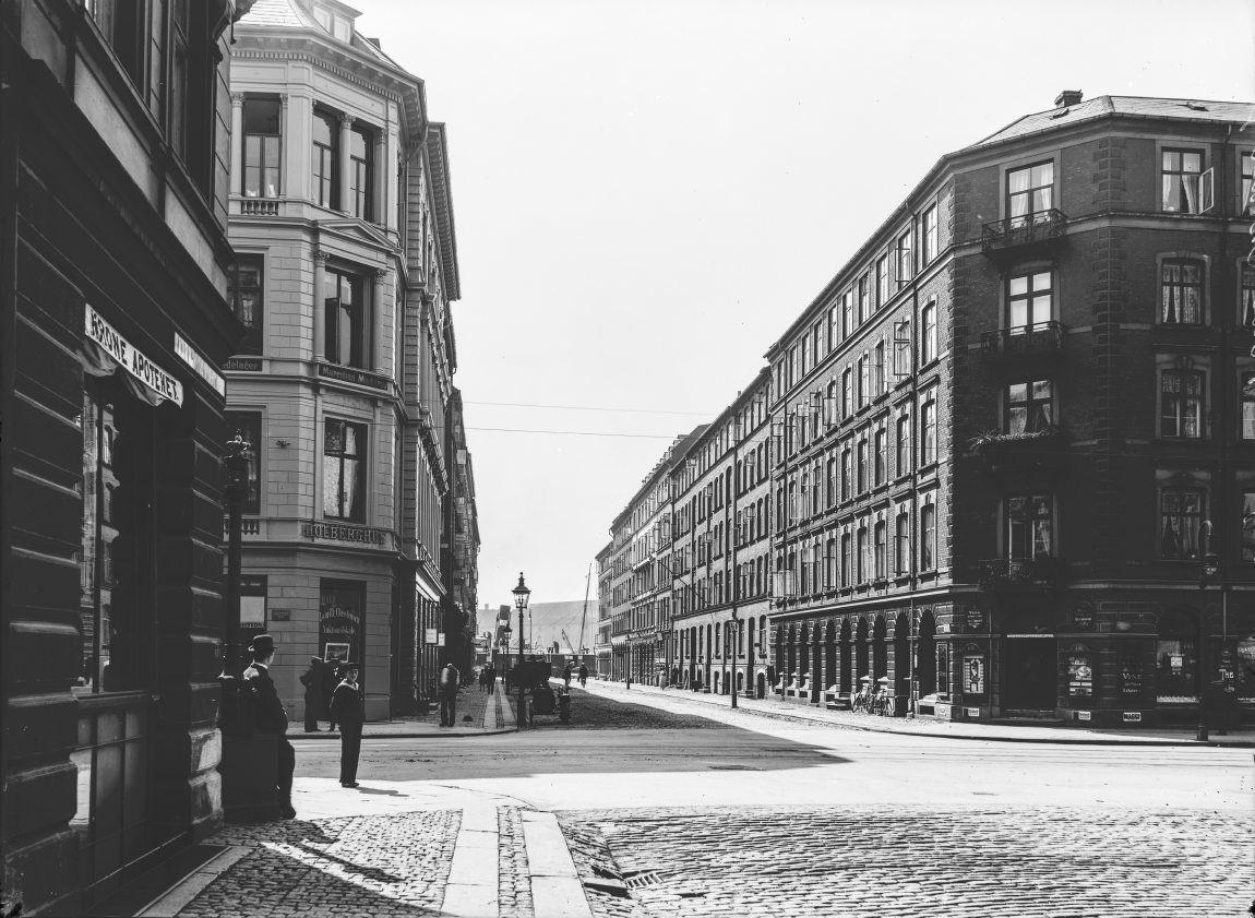 Hj. Peder Skramsgade/Holbergsgade. (9B)