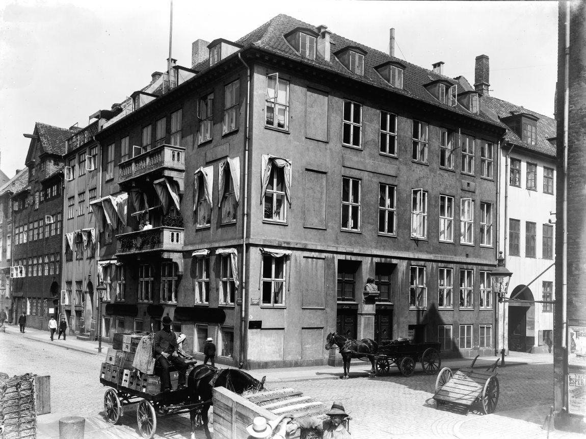 Hjørnet af Nyhavn / Kvæsthusgade. Bjergningsselskabet Svitzer´s hovedsæde.