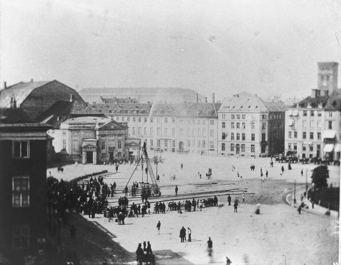 Brandprøve på Kongens Nytorv, foran det gamle Kgl Teater.