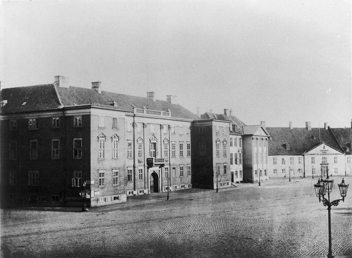 Kongens Nytorv m. Charlottenborg tv. Gjethuset th. ingen hovedvagt
