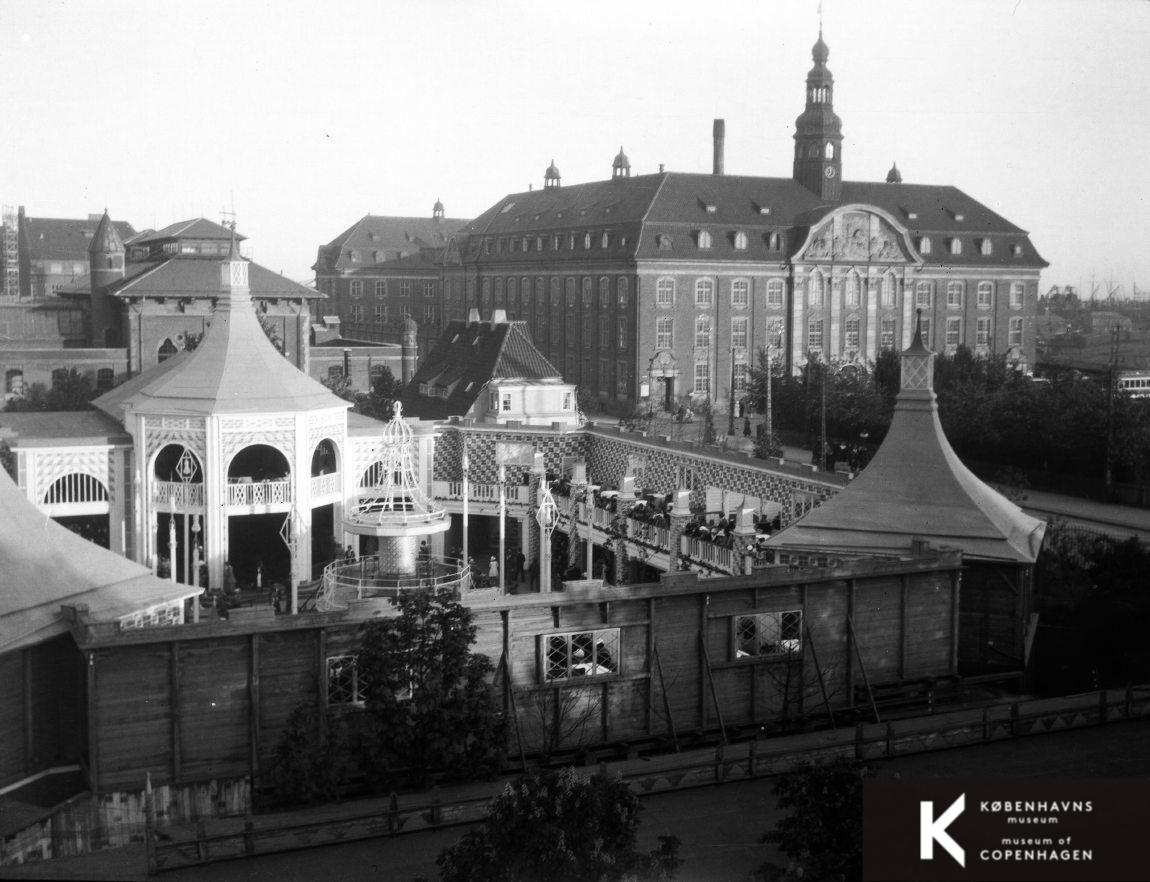 Tivoli, set mod hjørnet af Tietgensgade og Bernstorffsgade