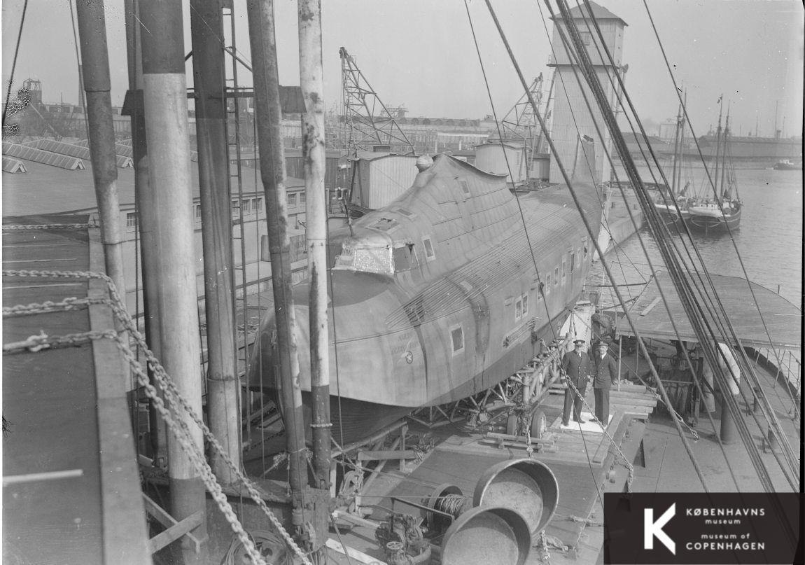 Skib fra Moore & McGormack ved Frihavnens Vestkaj: skrog, søfolk, rigning, fabrikshal, tovværk, bedding, Martin 156 “Super Clipper” #19167