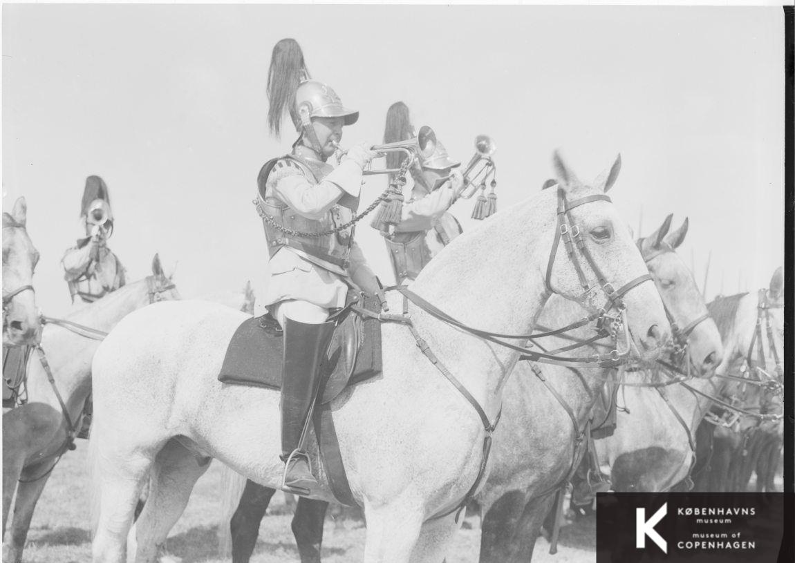 Gardehusarer til hest