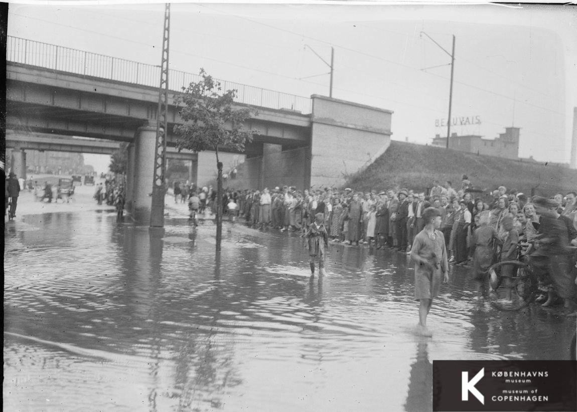 Oversvømmelse af Lyngbyvej ved viadukten