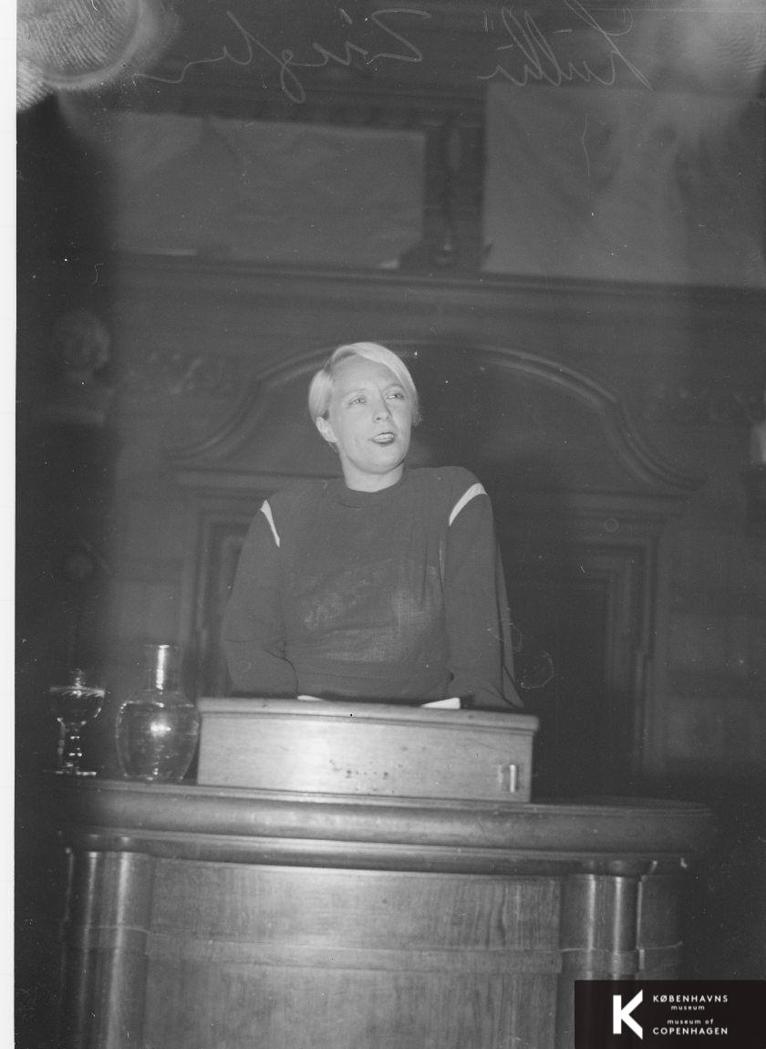 Lulu Ziegler på talerstolen