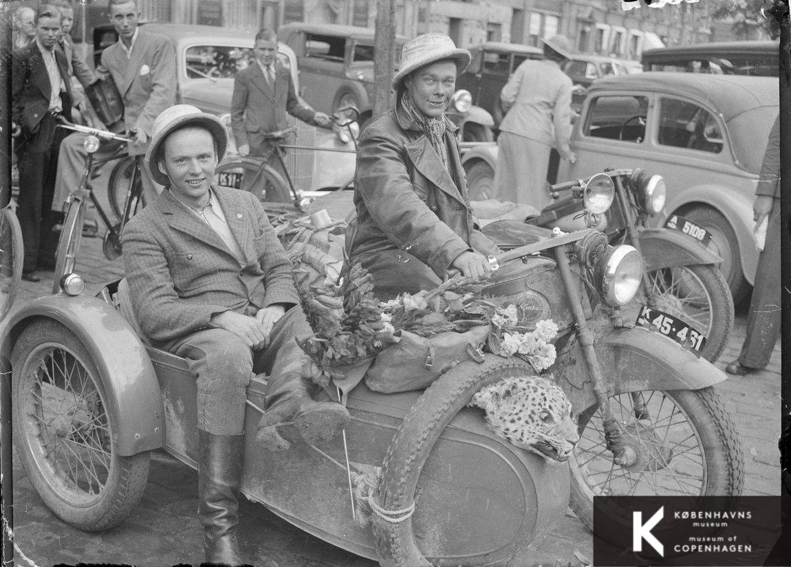 Elith Foss og Palle Huld på deres Nimbus hjemkommet fra turen til Iran 1937