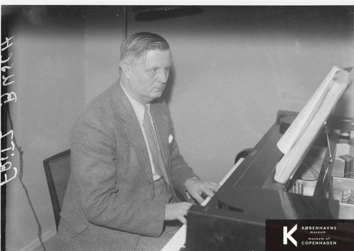 Fritz Busch ved klaveret