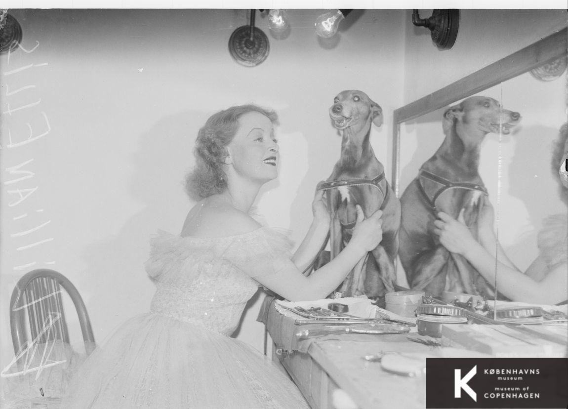 Lillian Ellis med hund