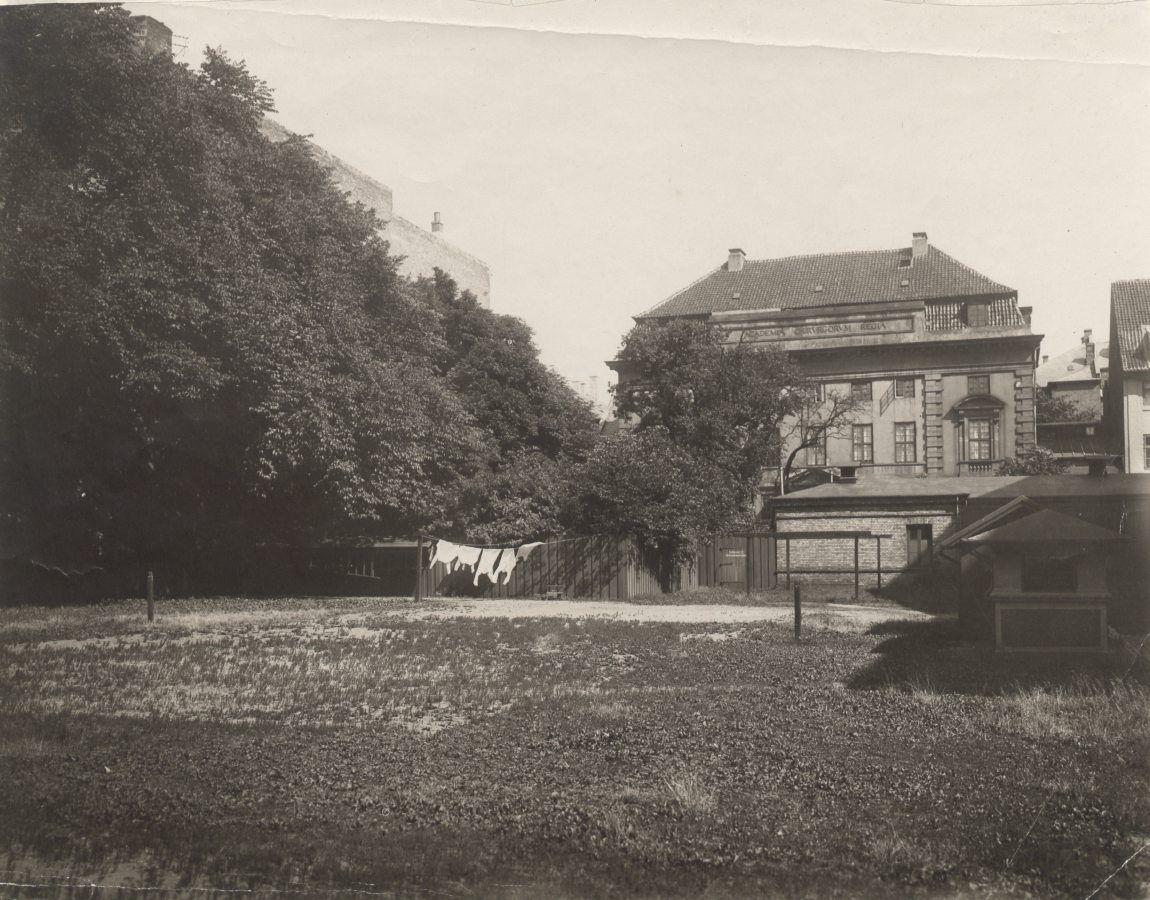 Fredericiagade 24, hjørnet af Bredgade