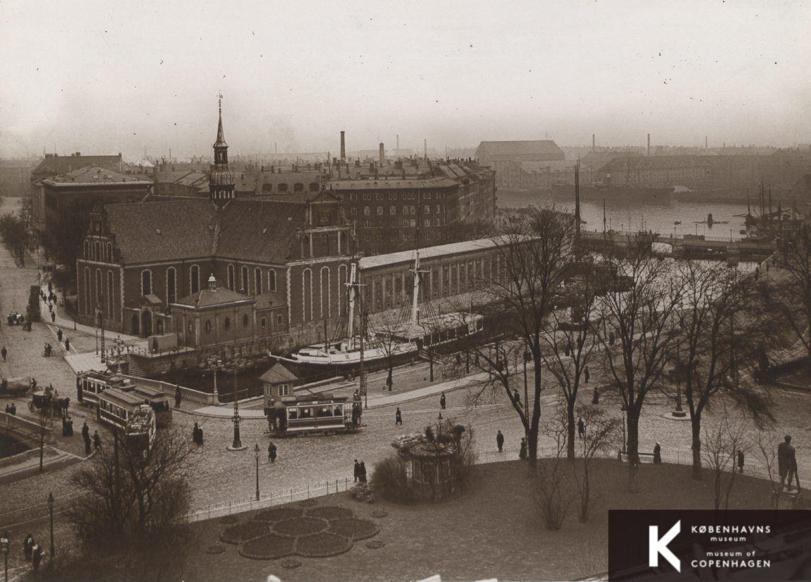 Christiansborg slotsplads, Holmens Kirke