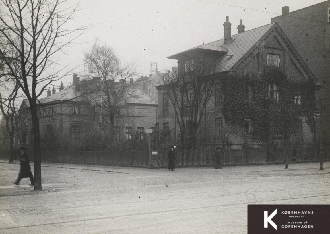 Frederiksberg Allé 43, hjørnet af Platanvej