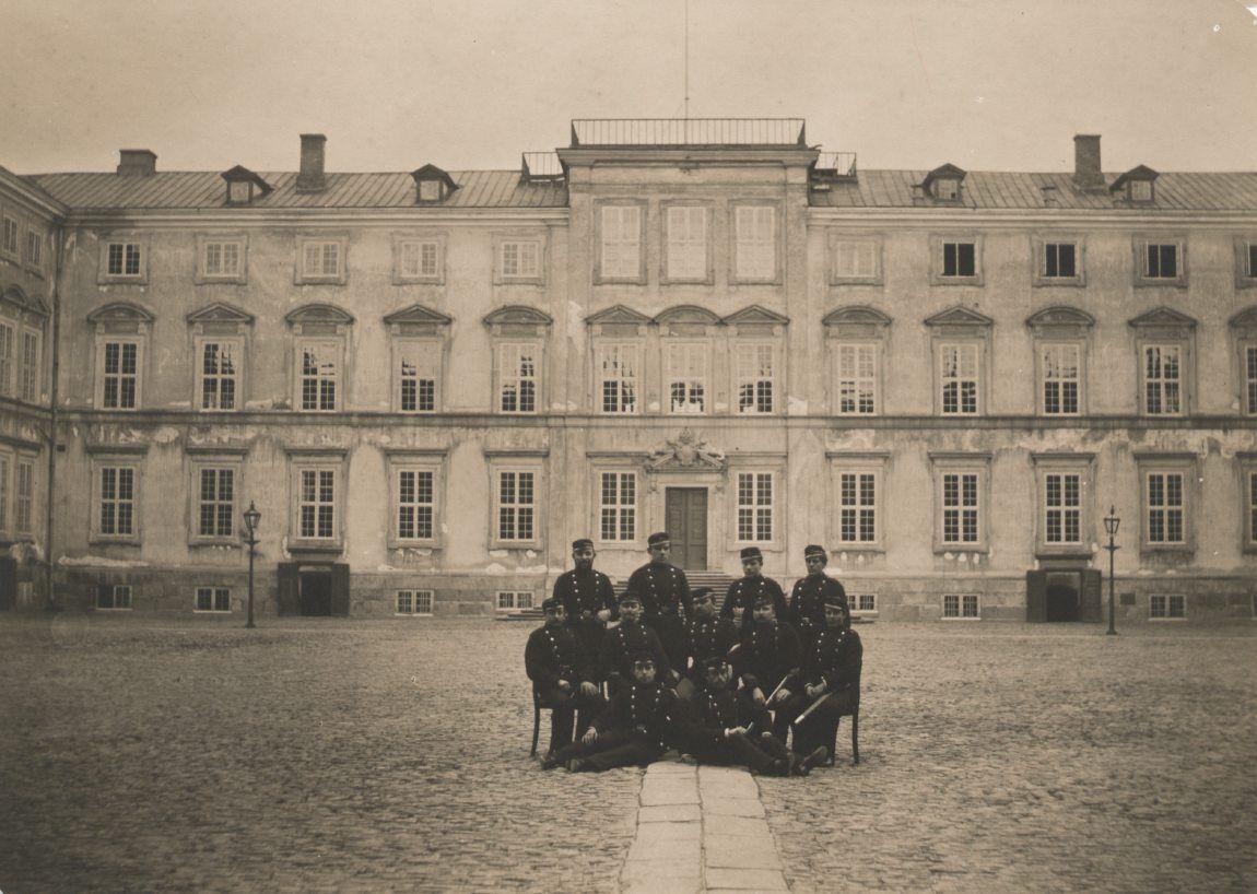Frederiksberg slot, slotsgården