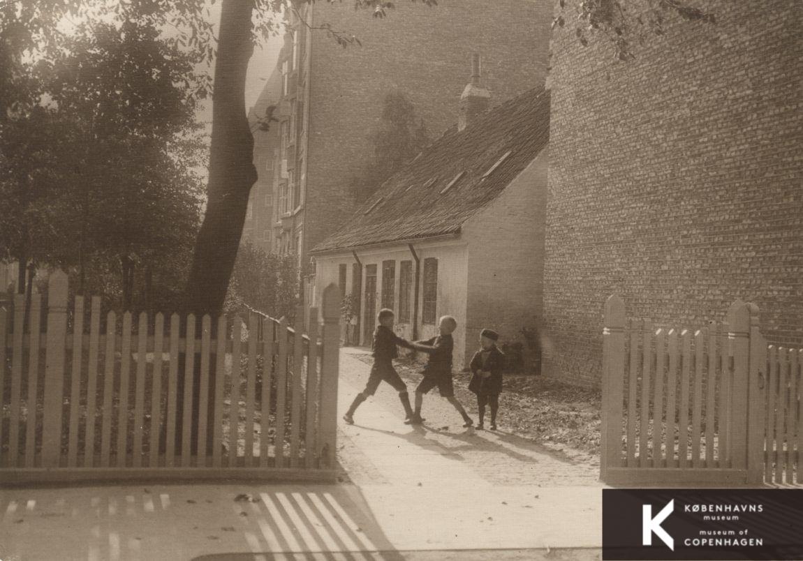 Grundtvigsvej 15, hjørnet af Henrik Steffens Vej