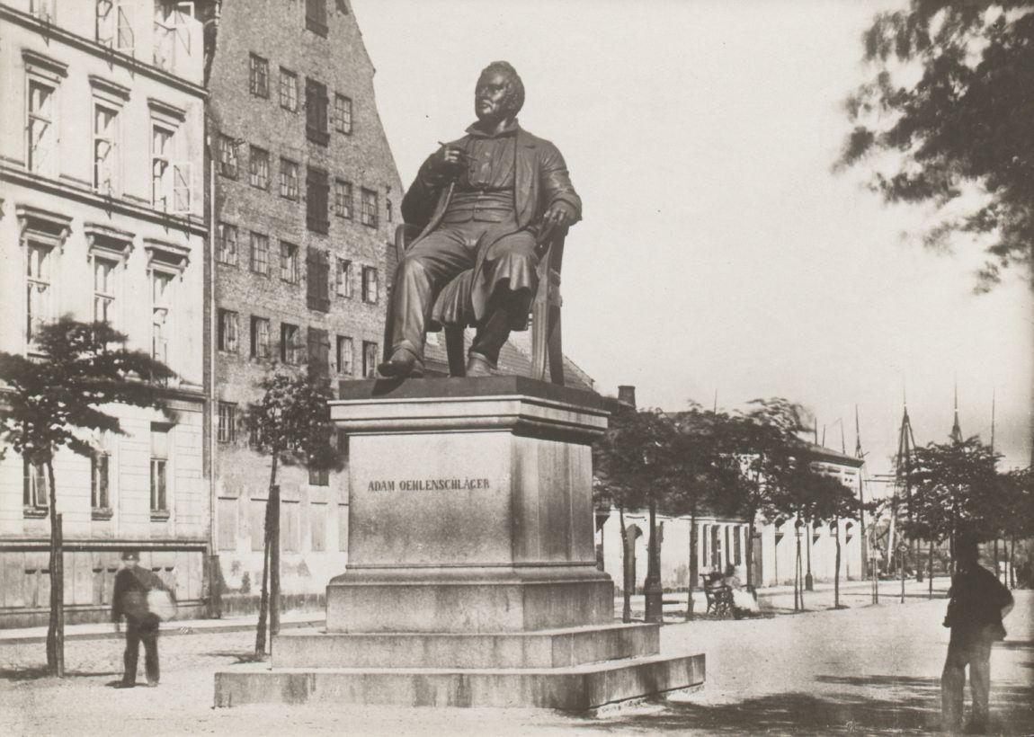 Sankt Annæ Plads, Oehlenschlägers statue
