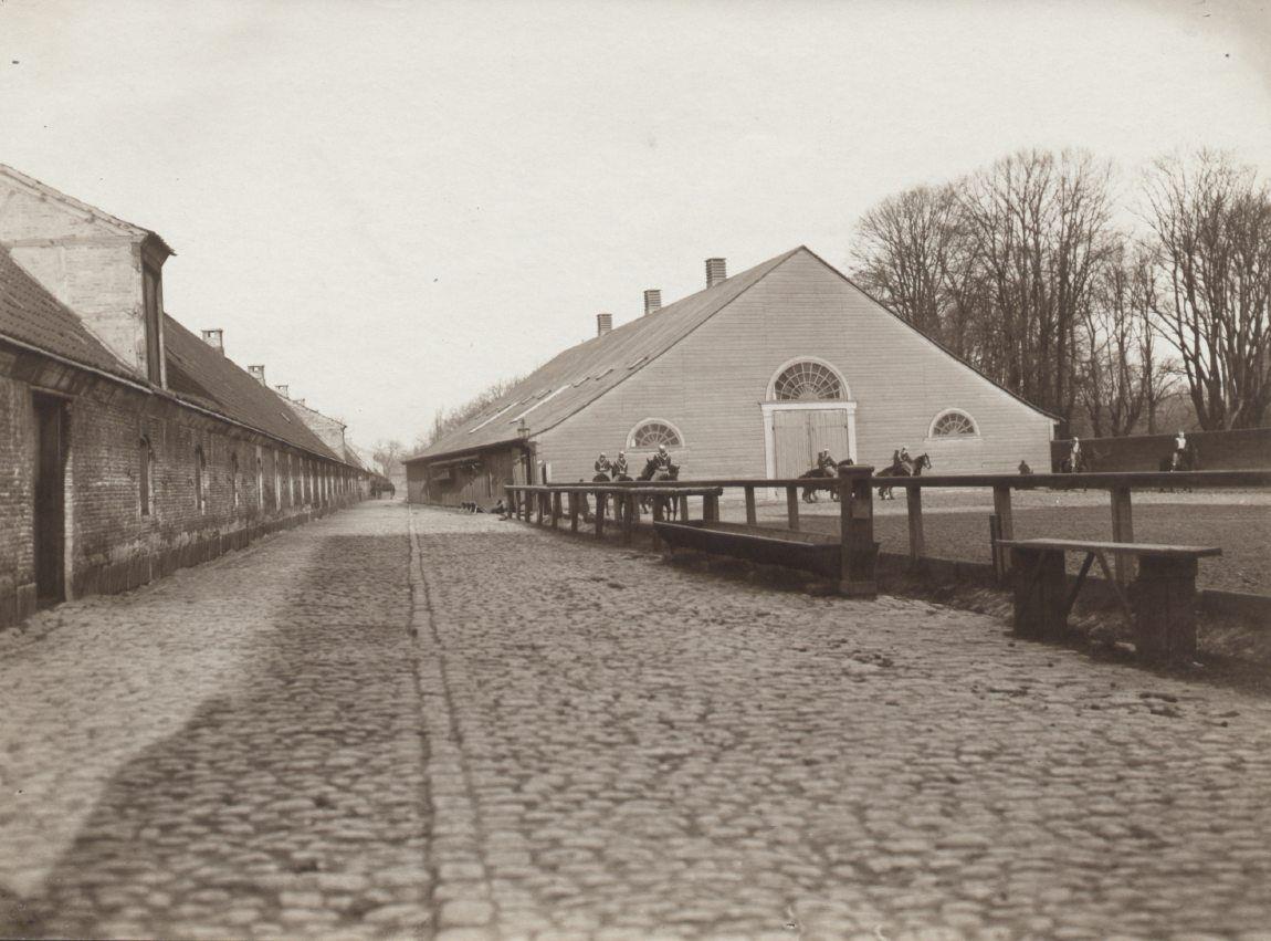 Store Kongensgade, Husarkasernen