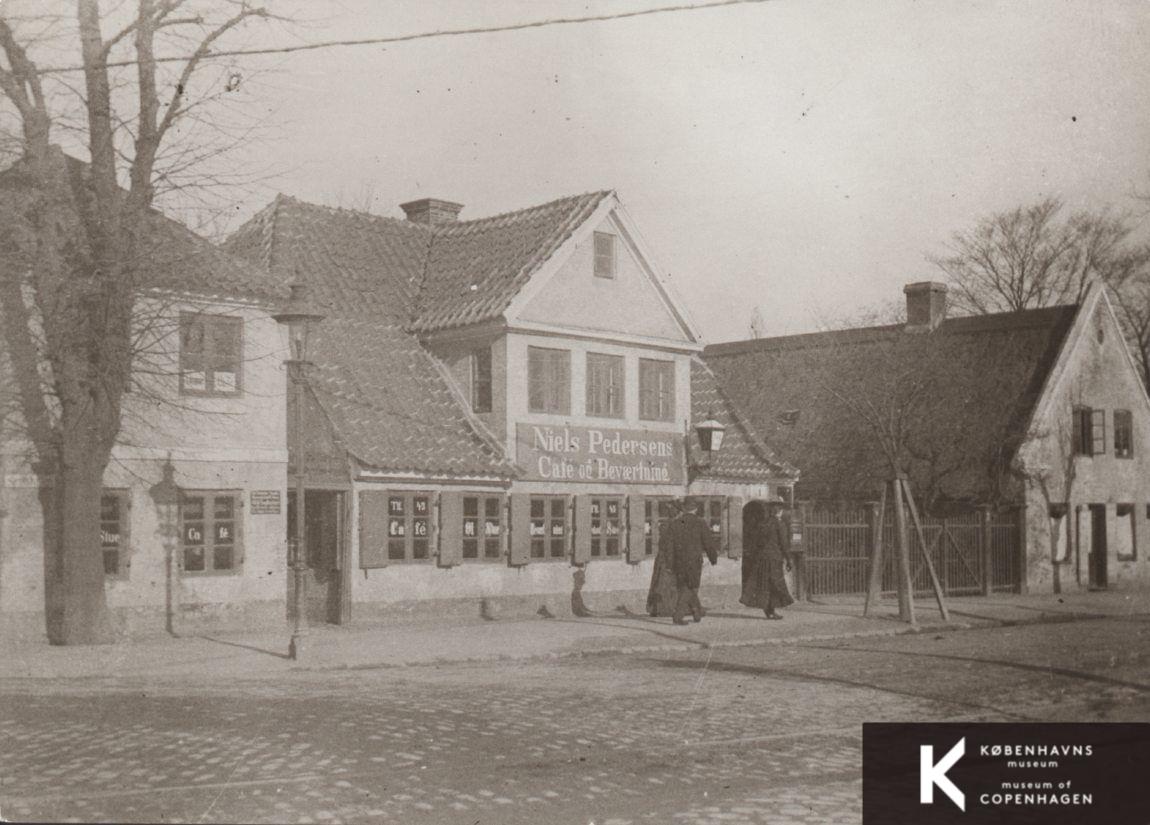 Strandvejen 1, hjørnet af Jagtvej