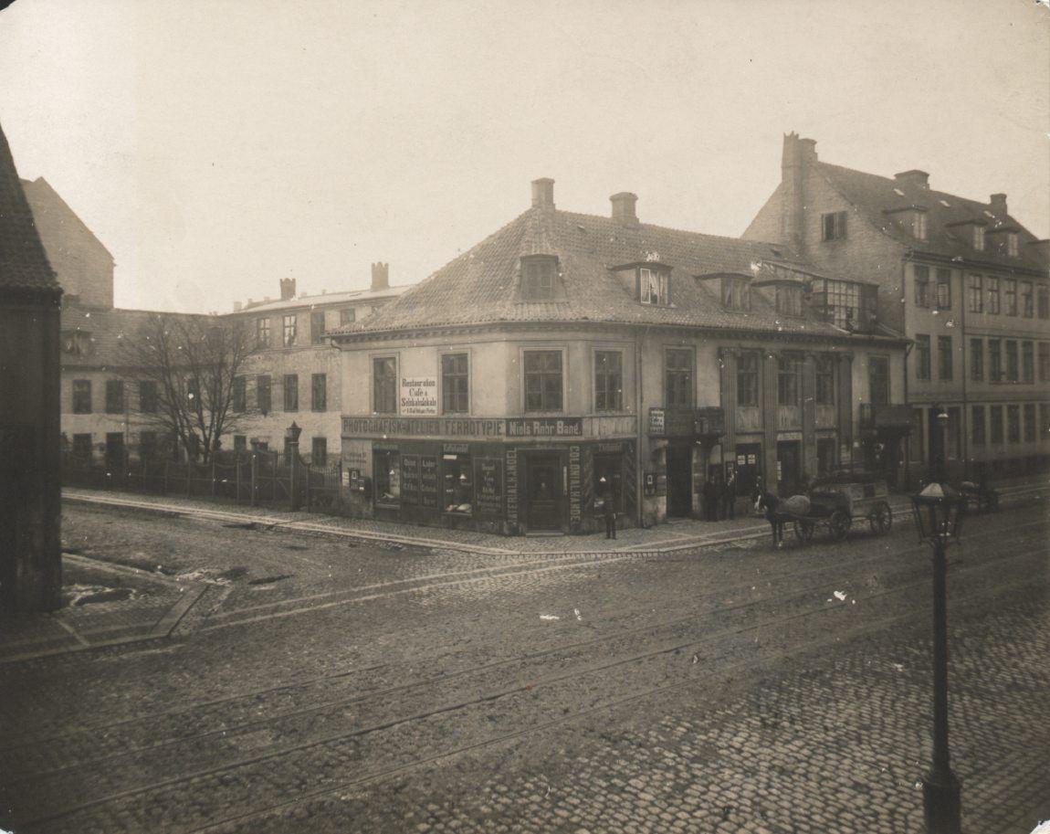 Vesterbrogade 63, hjørnet af Dannebrosgade 2