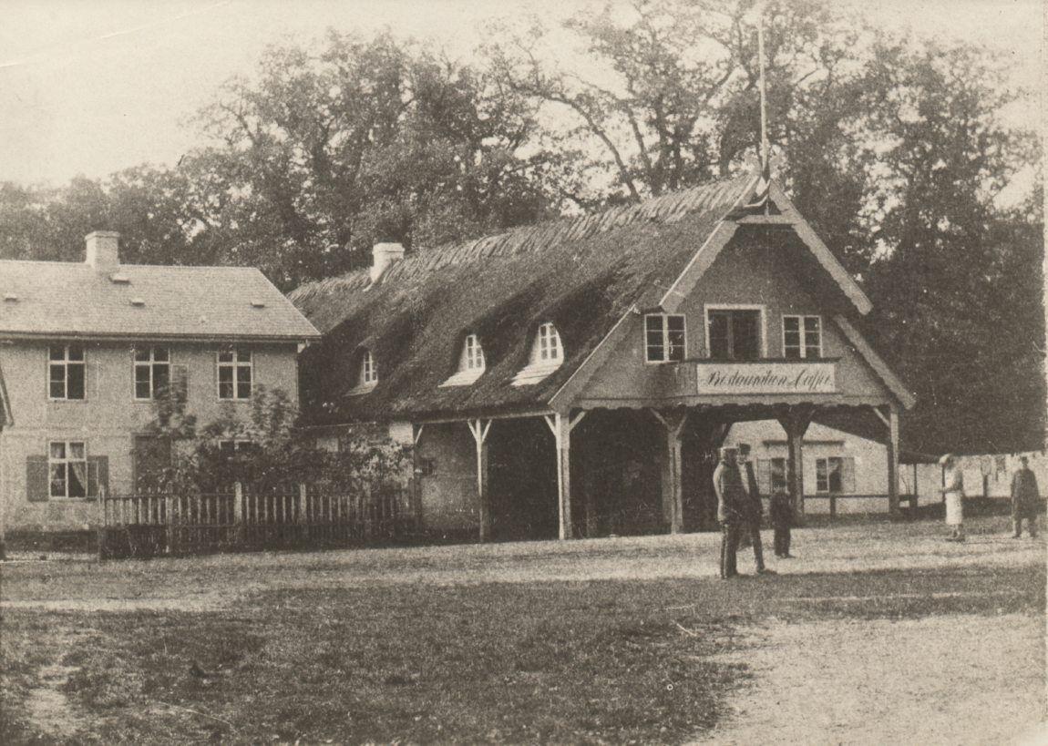 Charlottenlund, Over Stalden