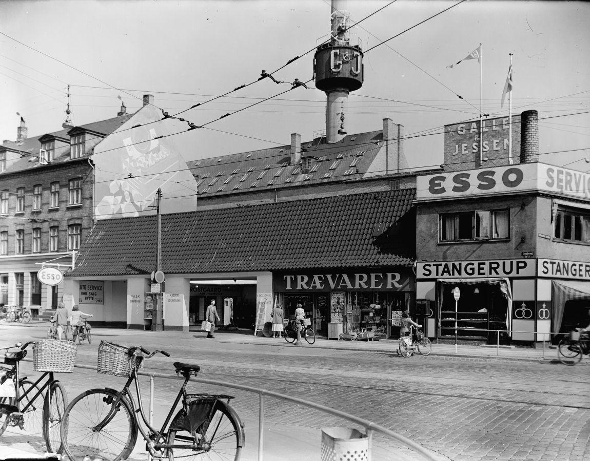 Lyngbyvej 2, Basarbygning