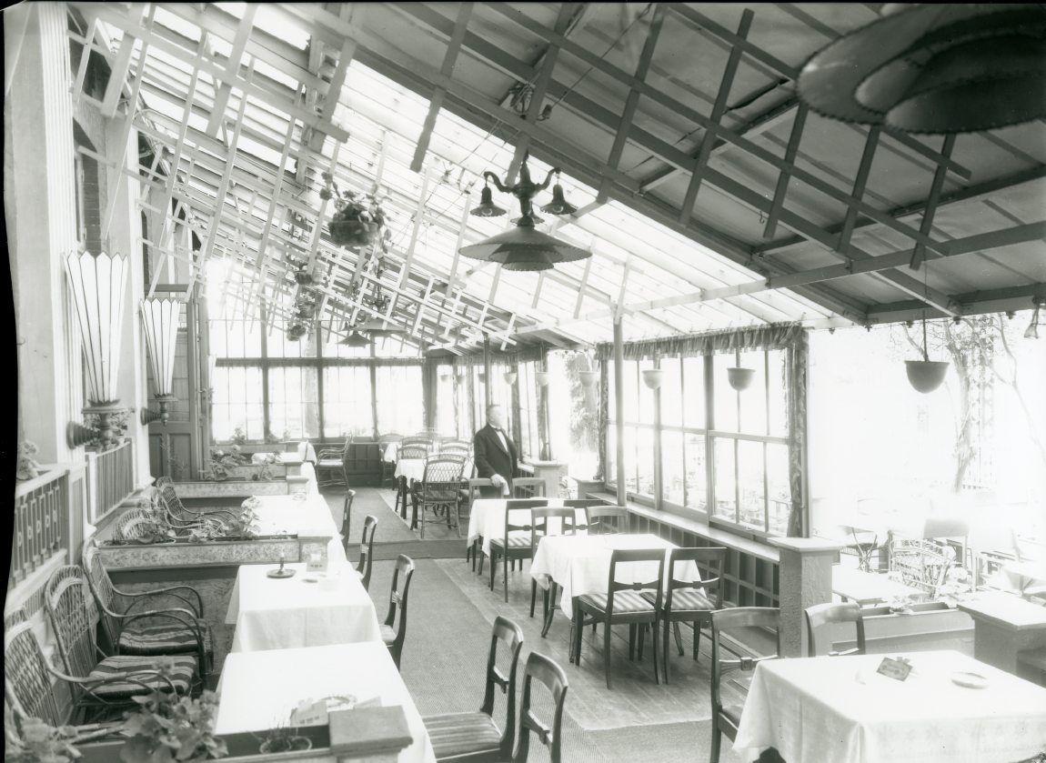 Cafe Royal, Allegade 2