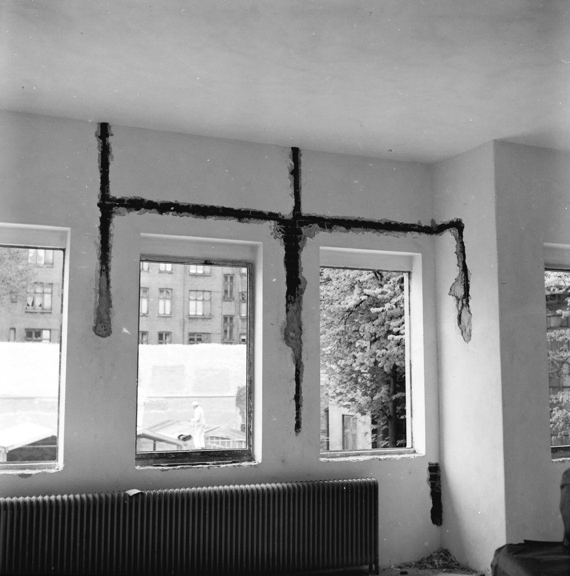 Udhugning af mur i Valhalsgade